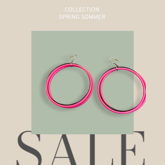 SALE!!! VINTAGE LARGE HOOP EARRINGS 🤩🤩🤩🔥 - Picture 1 of 5